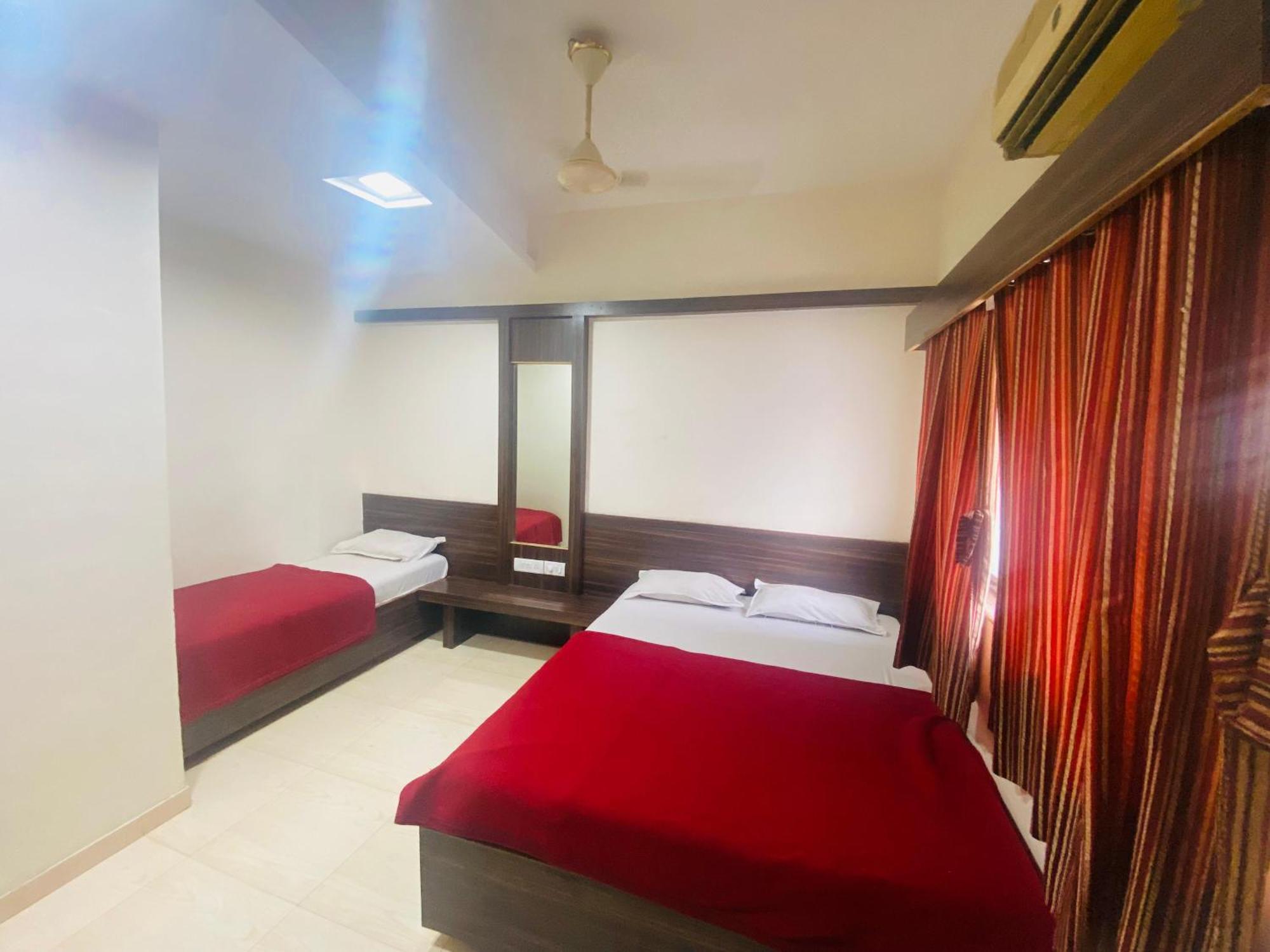 Hotel Sai Bhawani เชอร์ดี ภายนอก รูปภาพ