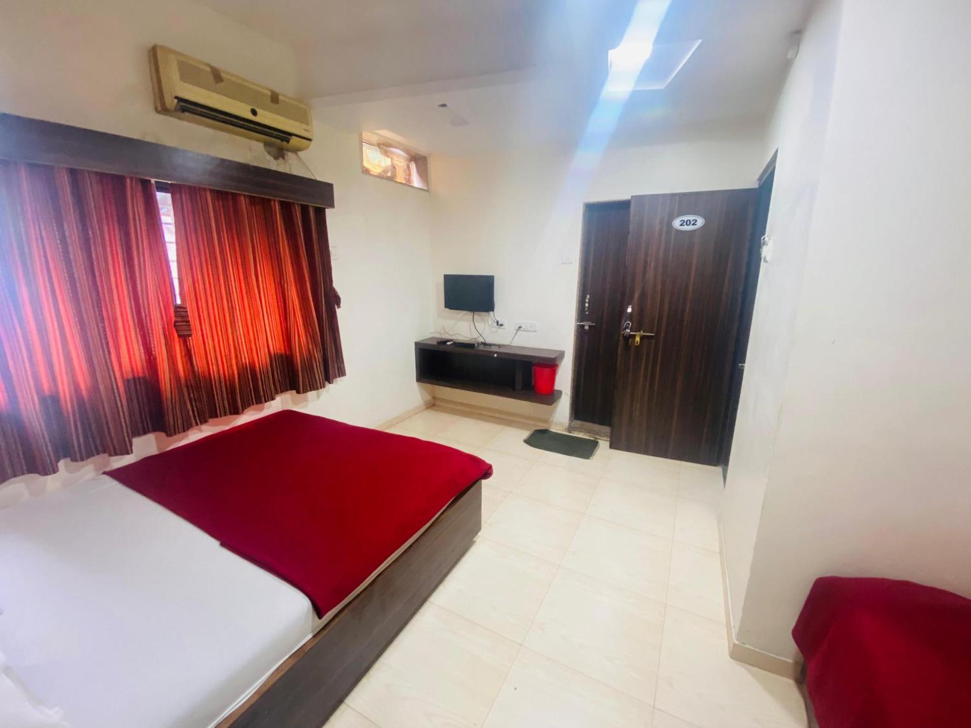 Hotel Sai Bhawani เชอร์ดี ภายนอก รูปภาพ